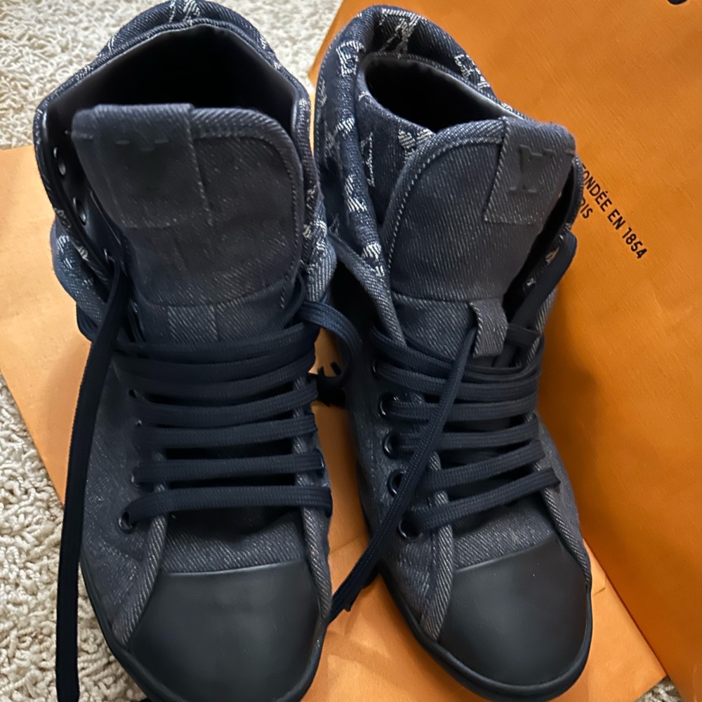 Authentic Vintage Louis Vuitton high top size 36.5